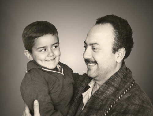 STAVROS MELISSINOS HOLDING YOUNG PANTELIS